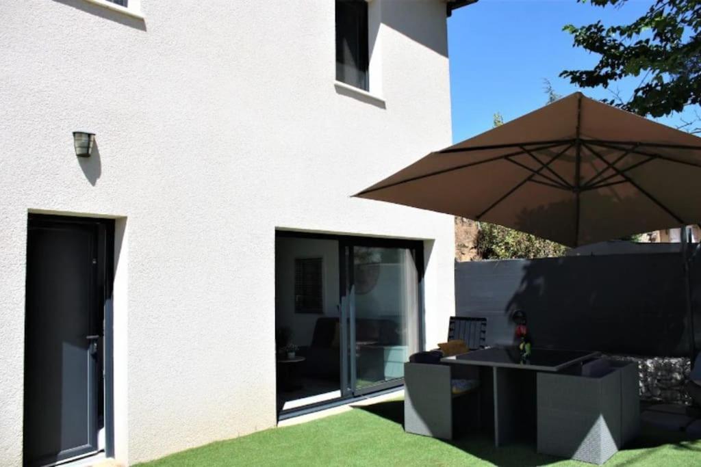 Appartement Tout Equipe En Rez-De-Jardin Entre Gard Et Ardeche Saint-Julien-de-Peyrolas Exterior foto